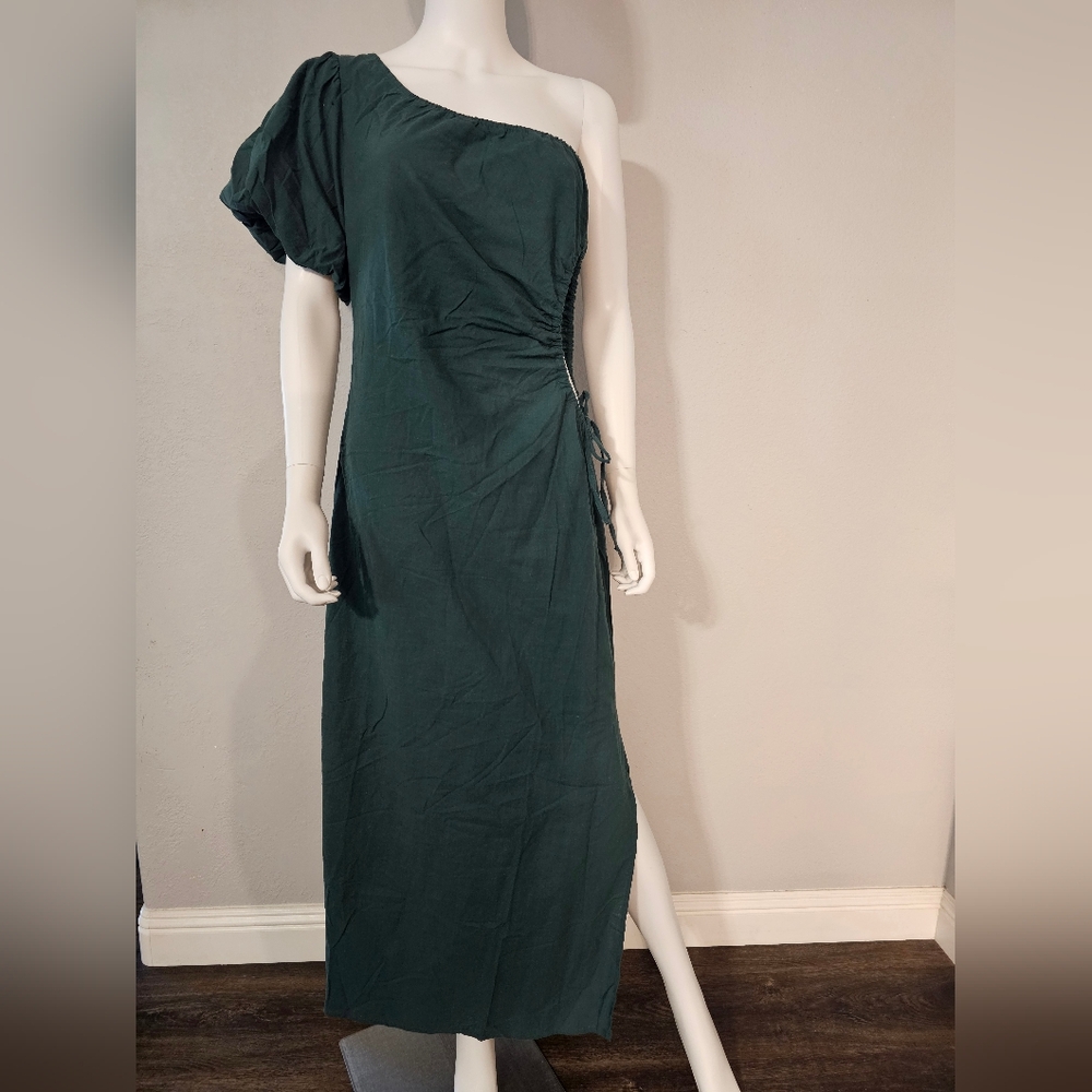 Midi dress cut out